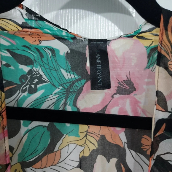 Lane Bryant Sheer Floral/Tropical Tasseled Scarf Ruana in Size One size - Picture 2 of 9